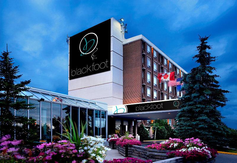Hotel Blackfoot Calgary Bagian luar foto