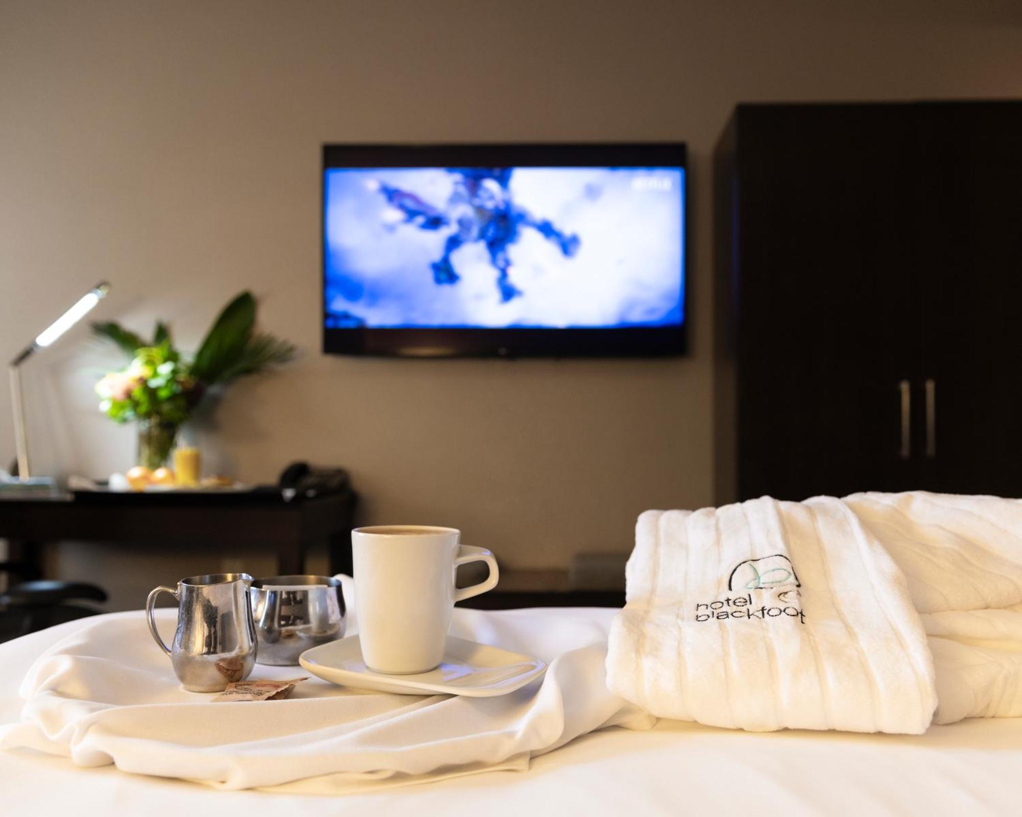 Hotel Blackfoot Calgary Bagian luar foto