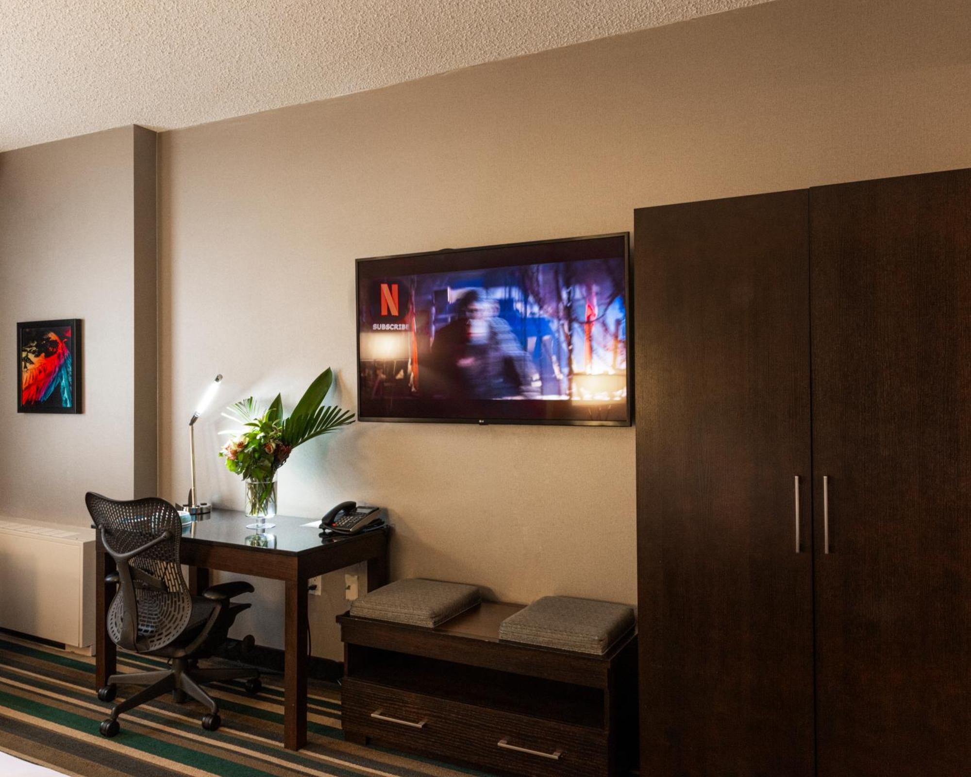 Hotel Blackfoot Calgary Bagian luar foto