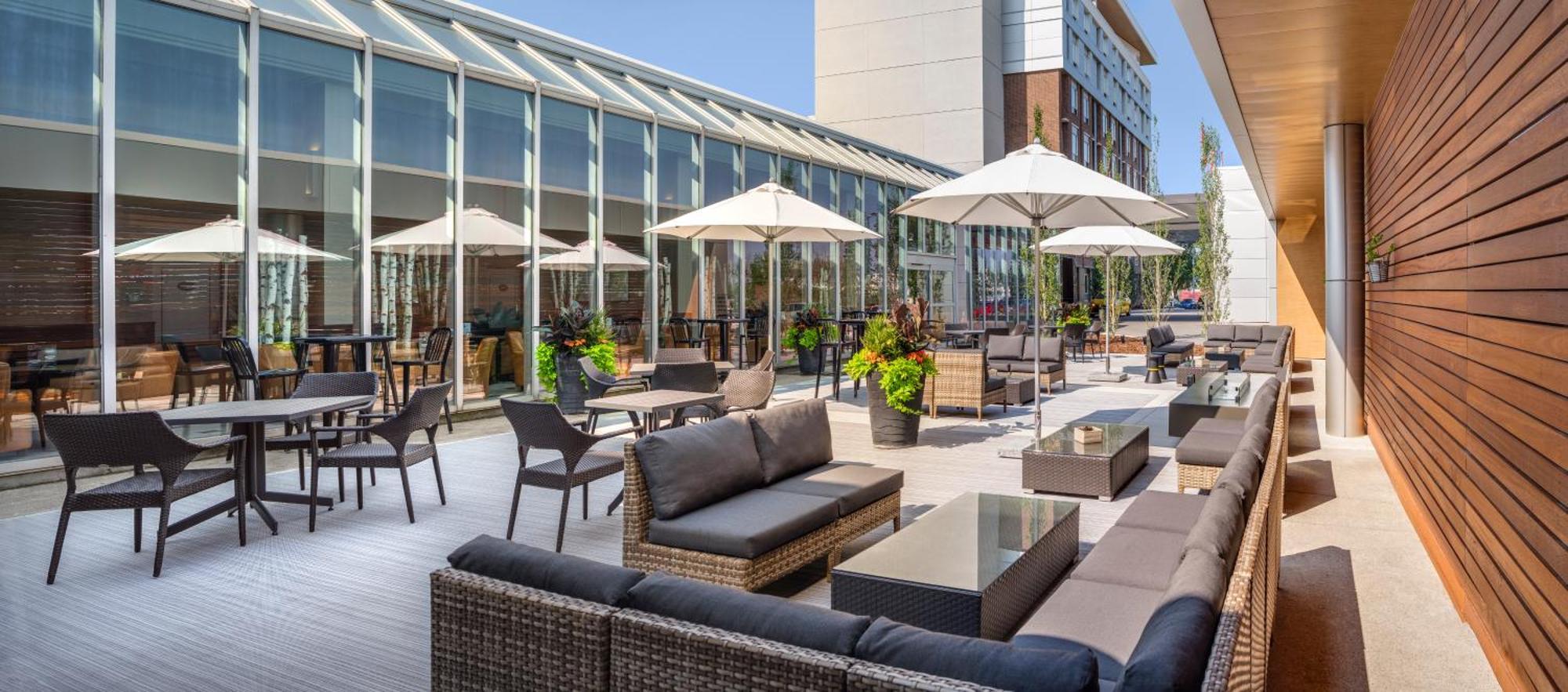 Hotel Blackfoot Calgary Bagian luar foto