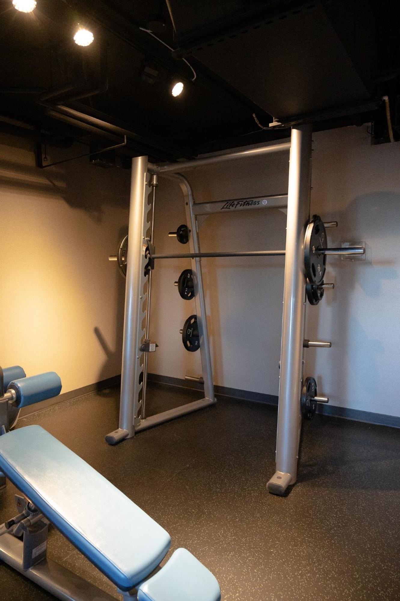 Hotel Blackfoot Calgary Bagian luar foto